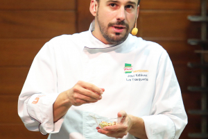 Javier Estévez: 'Cocina tradicional y creativa: Reinterpretando la casquería a través de los fondos'. Foto: Acfi Press